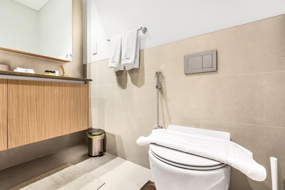First Class 2br Design Meets Comfort *