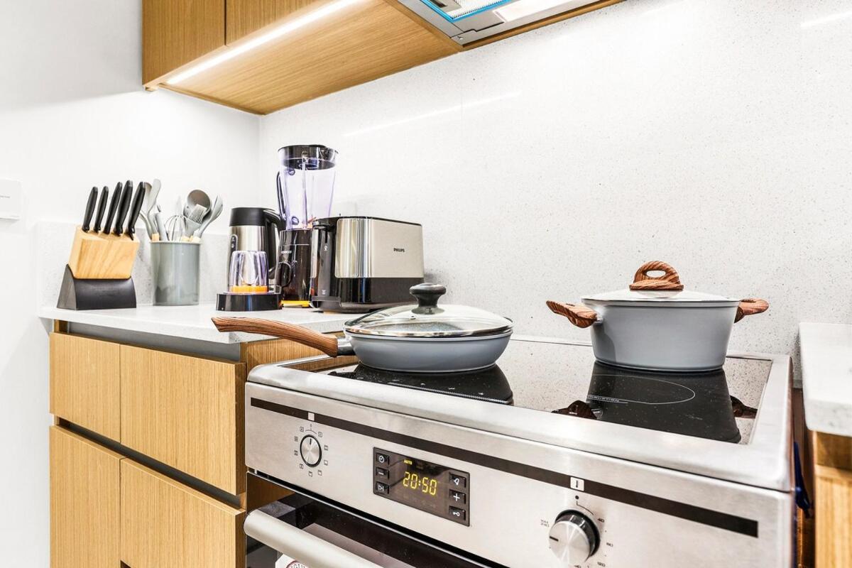 Apartment First Class 2br Design Meets Comfort Dubai